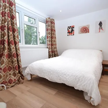 Freshly Refurbished, Peaceful Victorian House Villa Worcester Park Exterior photo