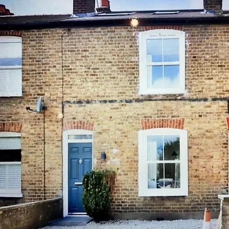 Freshly Refurbished, Peaceful Victorian House Villa Worcester Park Exterior photo