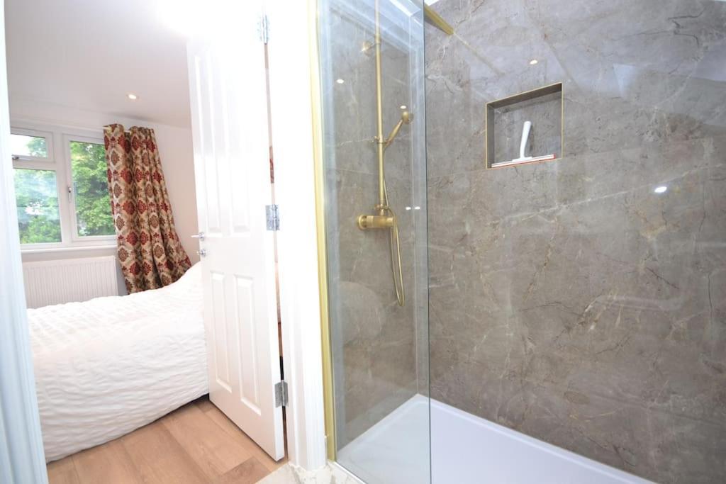 Freshly Refurbished, Peaceful Victorian House Worcester Park