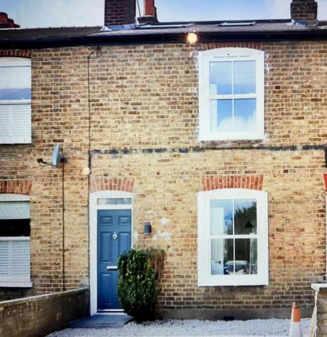 Freshly Refurbished, Peaceful Victorian House Worcester Park